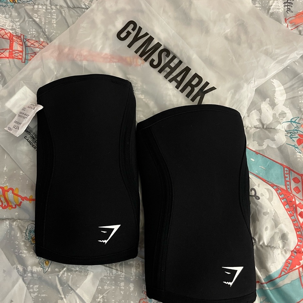 Gymshark 7mm Knee Sleeves Size Medium, Black